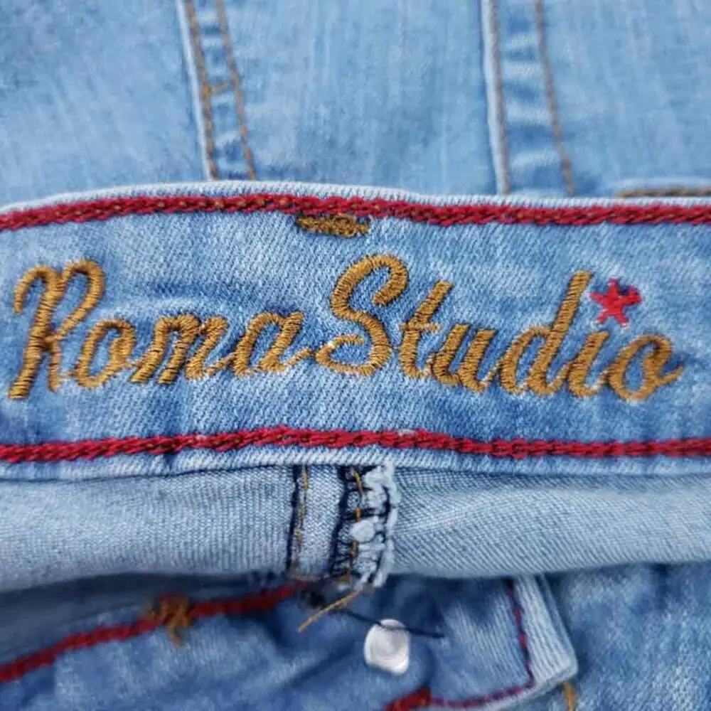 Roma Studio Jean Shorts Denim Size 9 Juniors, Floral Embroidered, Rolled Cuff